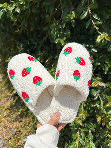 strawberry slippers (CREAM)