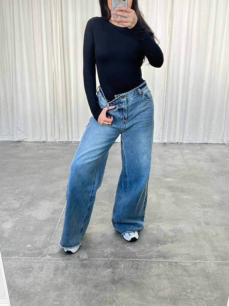 riri jeans (LIGHT MEDIUM WASH DENIM)