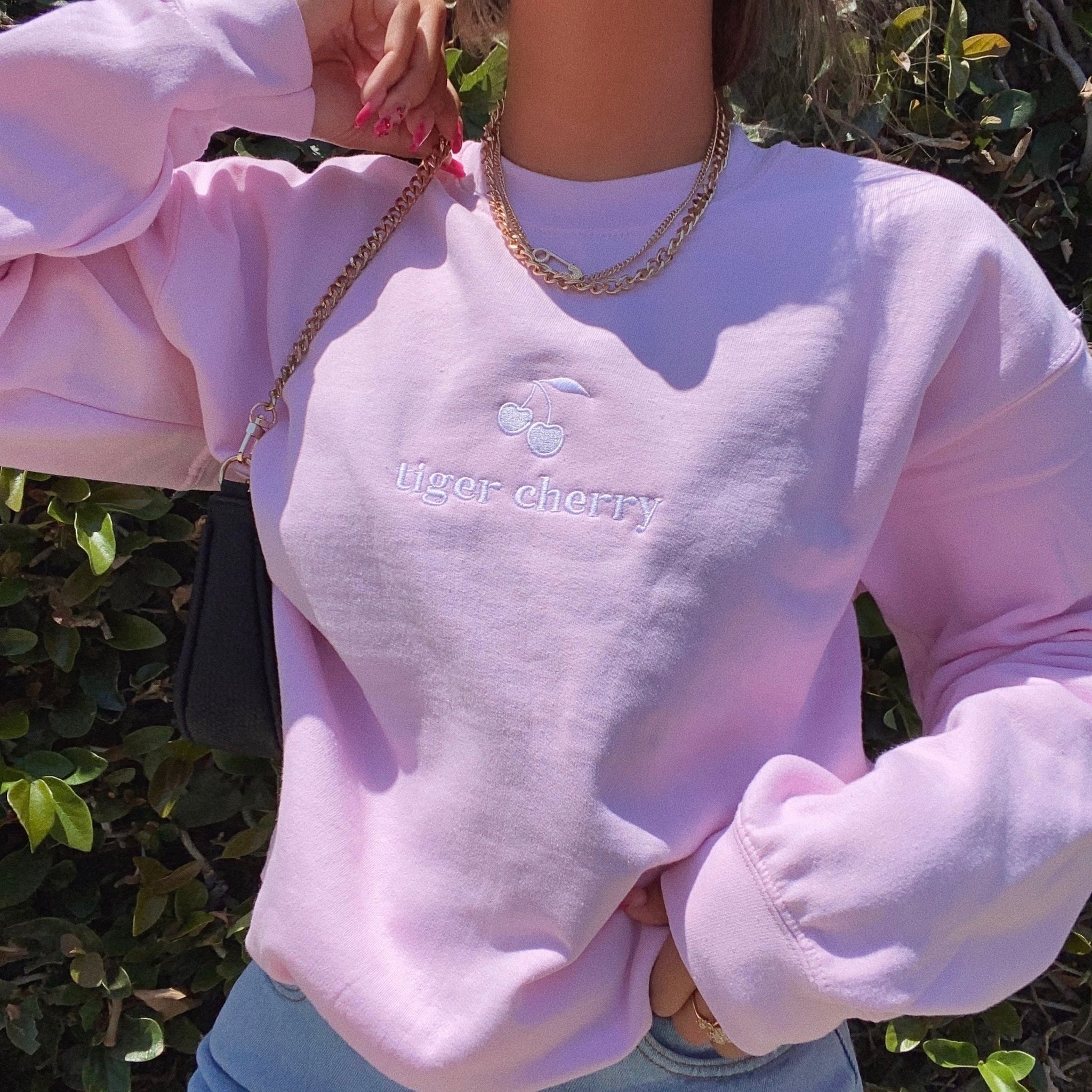 official cherry babe crew neck (PALE PINK)